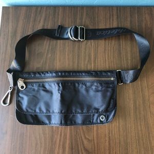 RARE Lululemon Travel Pooch waist belt